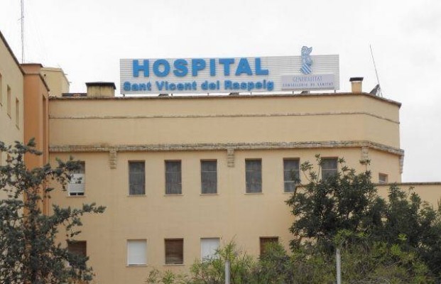 Sanidad prohíbe las visitas a los crónicos de San Vicente pero permite confinarse con los pacientes