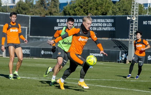 Gracia ensaya ataque contra defensa con el once que ganó al Elche 