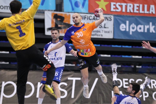 El Granollers sabe sufrir para superar a un combativo Benidorm