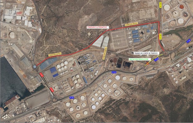 La carretera CT-34 a su entrada a Escombreras, cerrada para suprimir el viejo ramal ferroviario