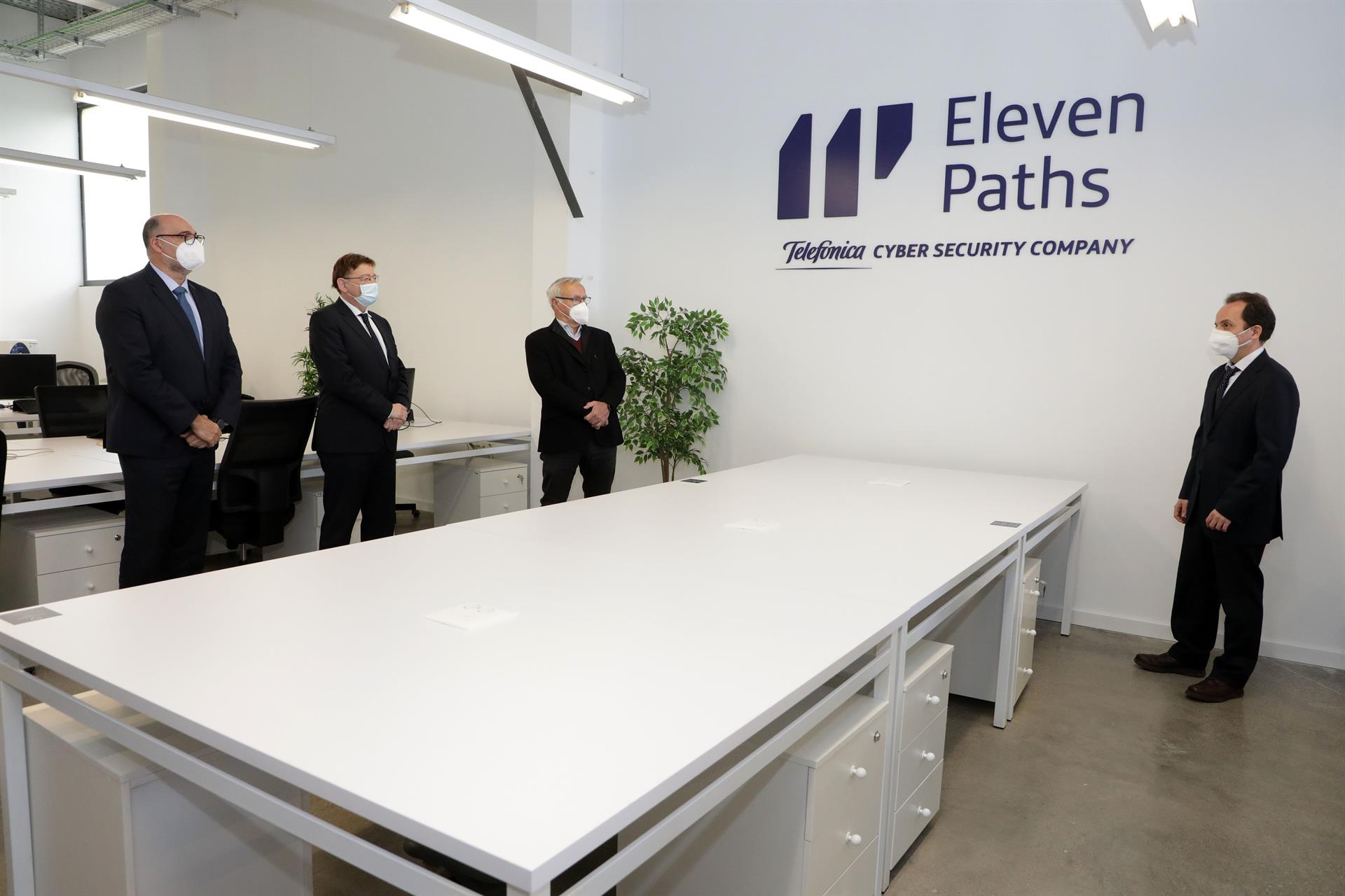 El Presidente De Telefónica España, Emilio Gayo; El President De La Generalitat, Ximo Puig, Y El Alcalde De València, Joan Ribó. FOTO: EUROPA PRESS  - 