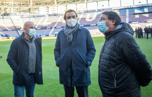El Levante cierra el mercado sin fichar quince años después
