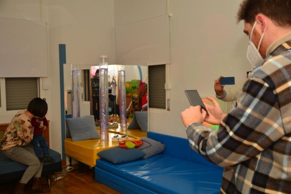 Automatizan y controlan con un móvil una sala multisensorial de ASTUS para personas con discapacidad intelectual

