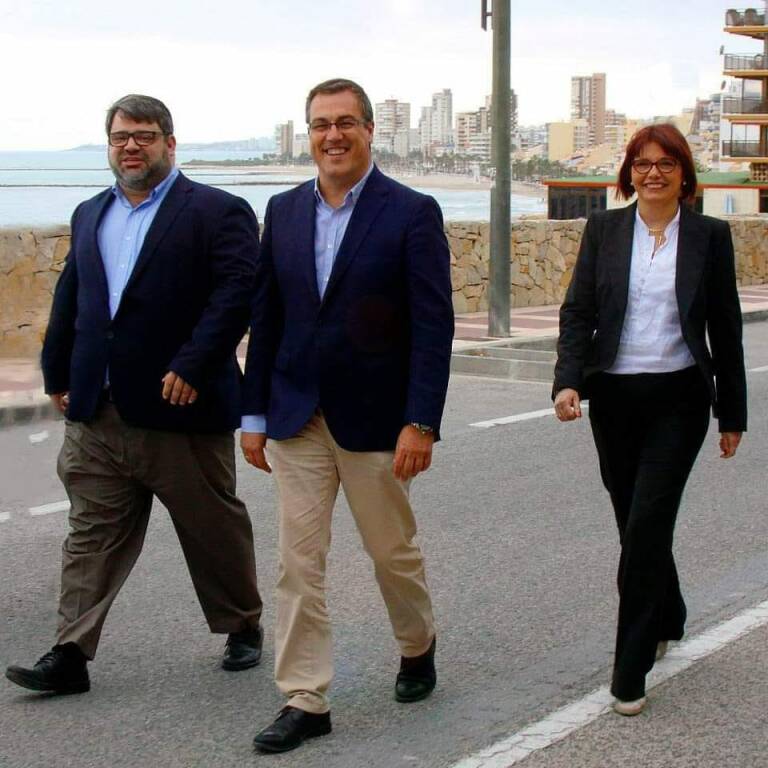  De izq. a dcha. Javier Martín, Julio Oca y Mercé Pairó, ediles de Ciudadanos El Campello
 - 