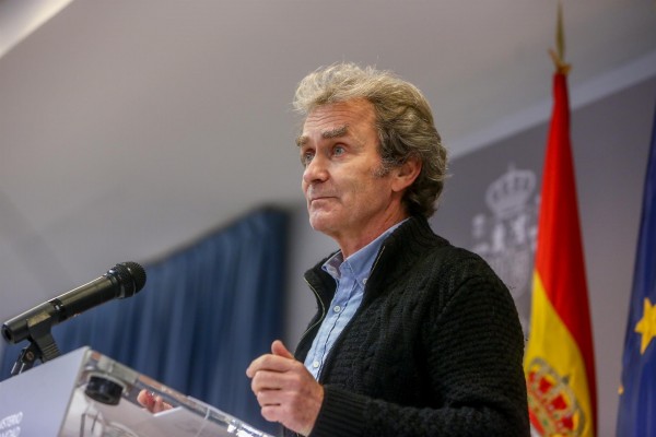 Simón avanza que Sanidad estudia no recomendar la vacuna de AstraZeneca en personas mayores