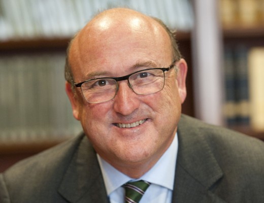 Justicia concede la Cruz de San
Raimundo de Peñafort al notario de Castellón Ernesto Tarragón