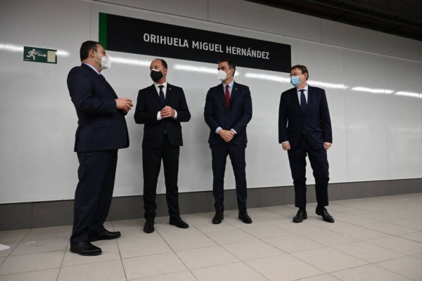 Bascuñana traslada a Sánchez la necesidad de mejorar el cercanías y el proyecto de unir la costa en tren