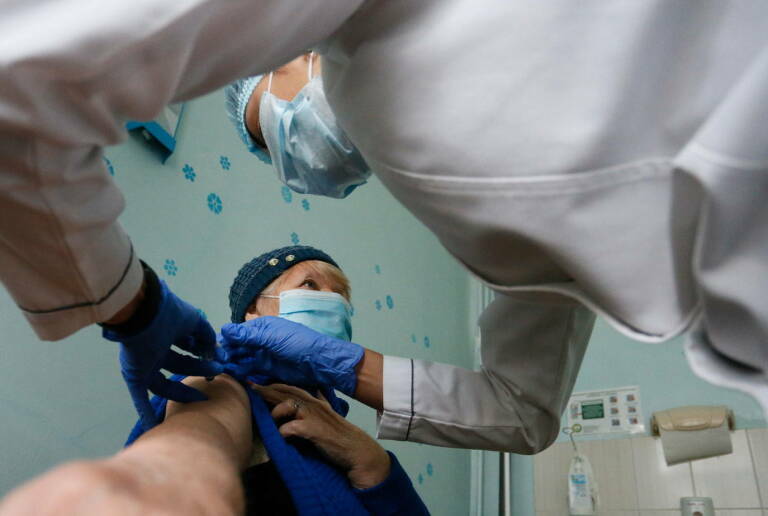 España recibirá en febrero 2,3 millones de vacunas de Pfizer y Moderna