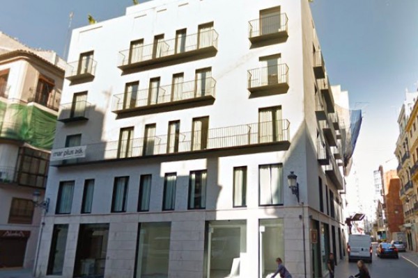 La pandemia obliga a reconvertir un apartahotel en edificio residencial en el centro de València 