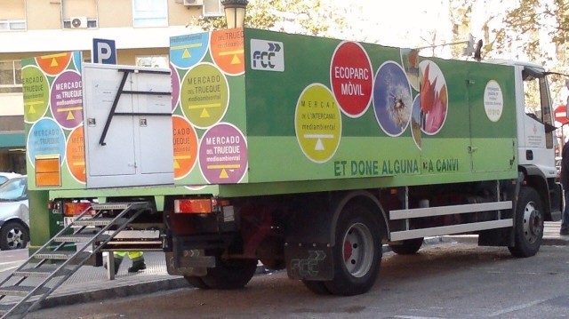 València cambia la planificación de los ecoparques: estarán un día entero al mes en cada barrio
