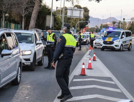 Alicante cumple el cierre perimetral: 217 personas denunciadas de 8.972 vehículos interceptados