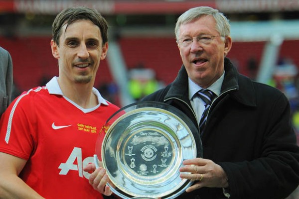 Ferguson bendice a Gary Neville 