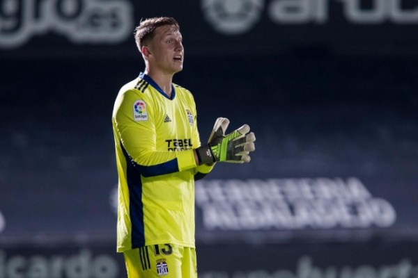 El portero polaco Bulka deja el Cartagena y vuelve al París Saint Germain tras cuatro meses de cesión