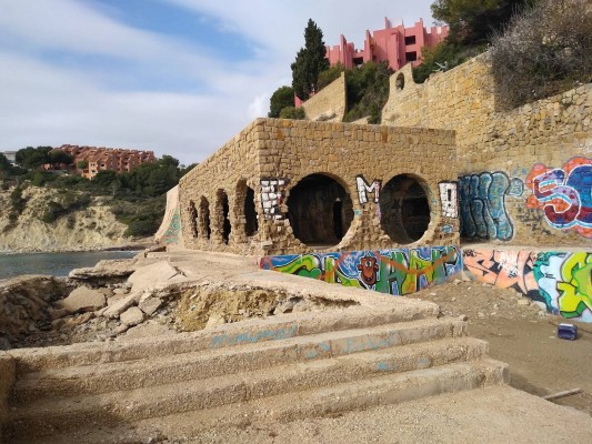 Orthem, 14 meses de obras para restaurar el Club Social y la cala de La Manzanera de Calp


