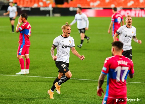 El oficio de Wass da aire al Valencia