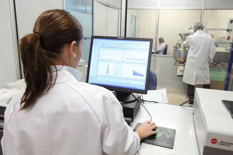 Sanidad distribuye 5.600 nuevos ordenadores en centros de Atención Primaria
