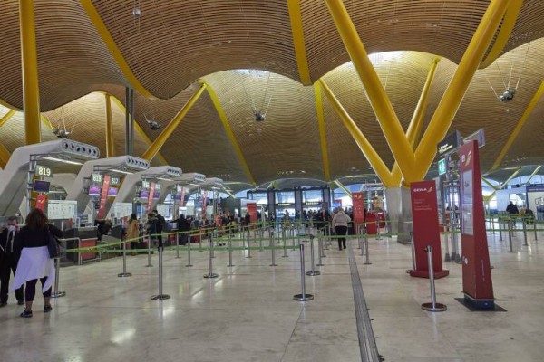 España prorroga por tercera vez la limitación de vuelos y buques con Reino Unido