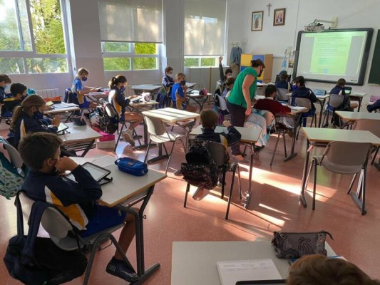 El STEPV aboga por el cierre de los centros más afectados y pide paralizar las oposiciones docentes de mayo