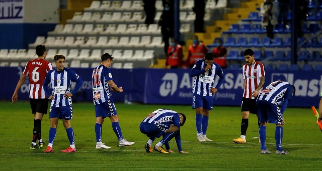 El Athletic despierta al Alcoyano del sueño copero