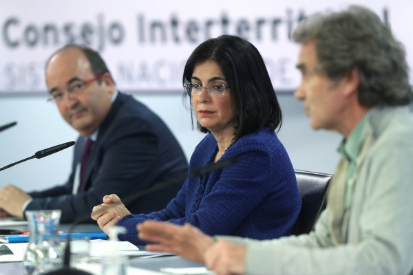 La 'solución' del ministerio a la falta de vacunas: retrasar la segunda dosis