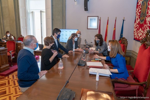 El Pleno del Ayuntamiento aprueba una moción solicitando la dimisión de Pepe López tras la condena por coacción