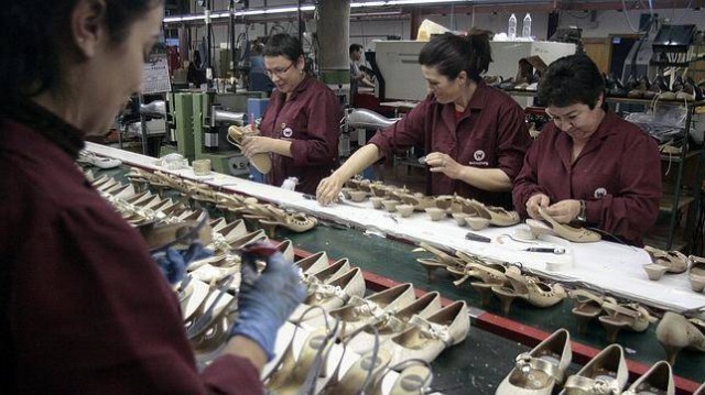 Patronal y sindicatos acuerdan las nuevas tablas salariales del calzado con una subida del 2%
