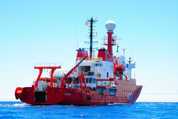 El Héspérides vuelve a Cartagena desde Las Palmas tras superar su tripulación el brote de coronavirus