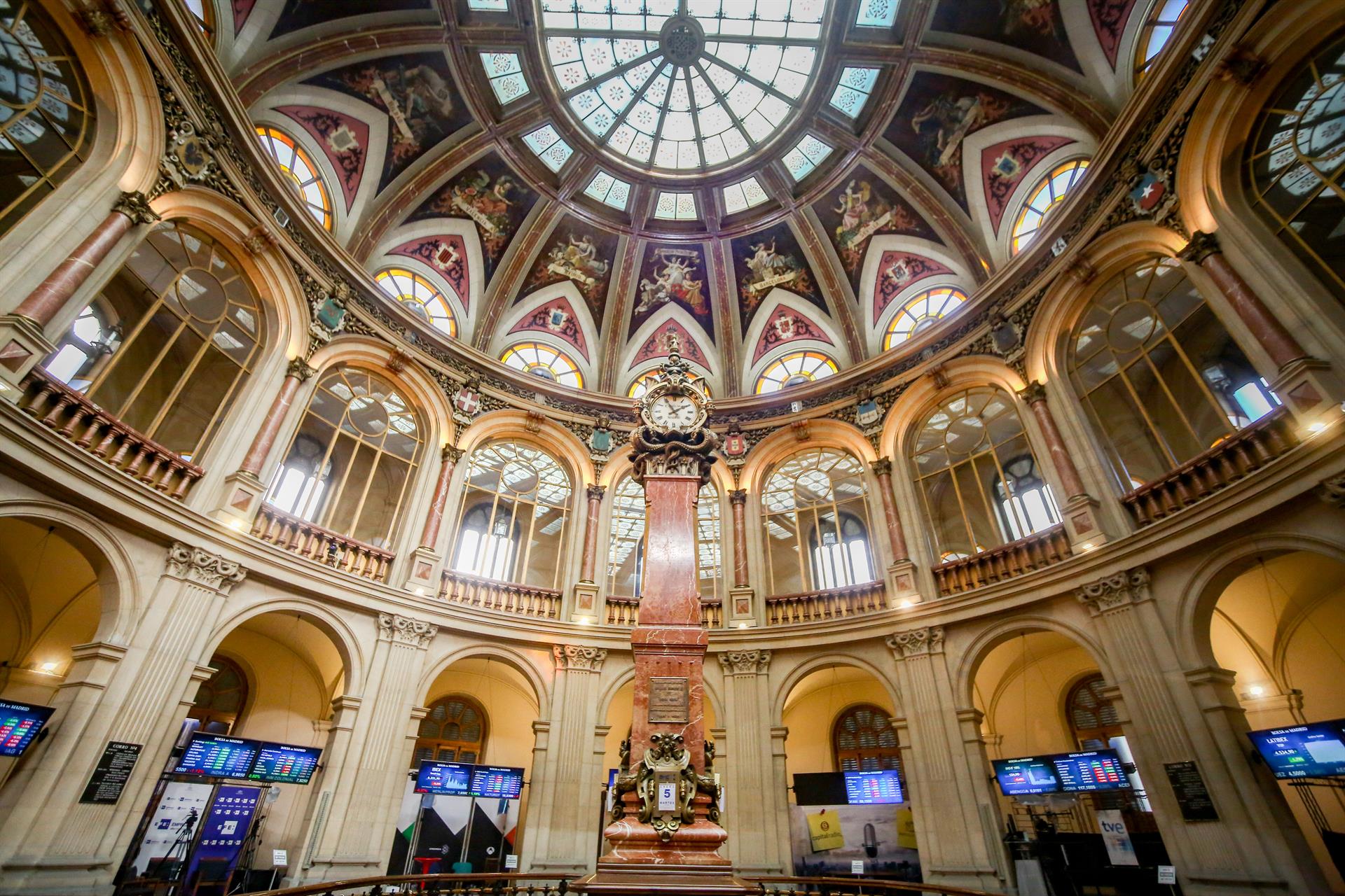 El interior de la Bolsa de Madrid. Foto: RICSRDO RUBIO (EP) - 