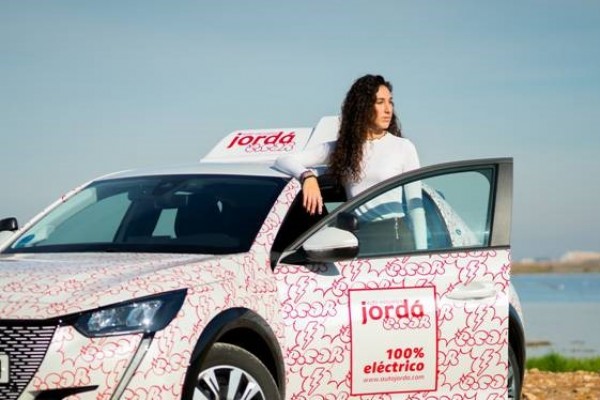 Los automóviles eléctricos 100% se suman a la enseñanza de conductores 