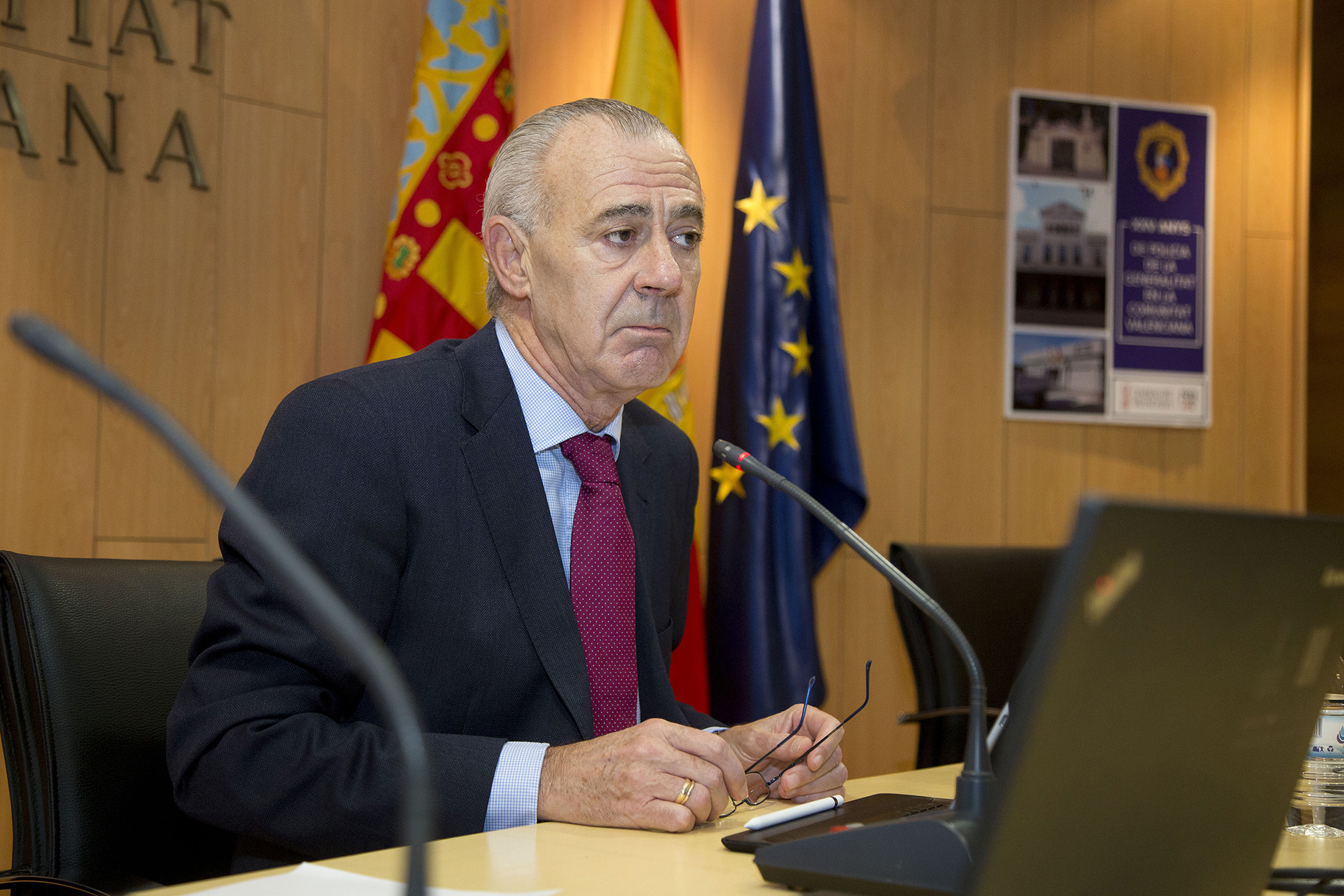 Sanidad investiga si la mujer del fiscal Cuesta se llevó vacunas de covid del centro de salud a casa