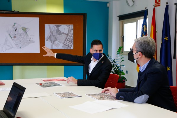 Arcadi España visita Mislata para retomar el estudio de un nuevo acceso a la ciudad