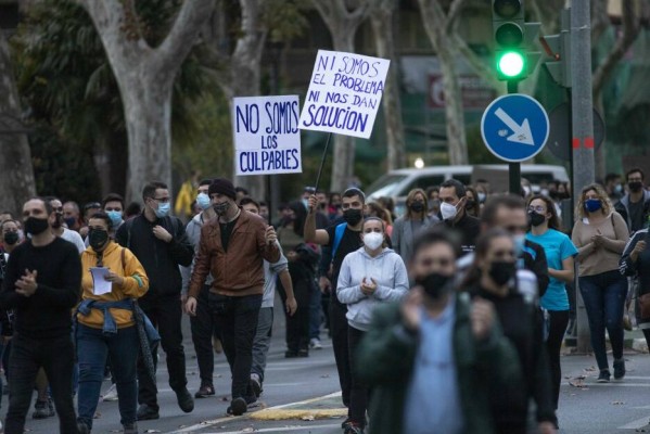 Los hosteleros llevarán sus facturas e impuestos sin pagar y las llaves de sus locales sin usar a la protesta en la Asamblea 