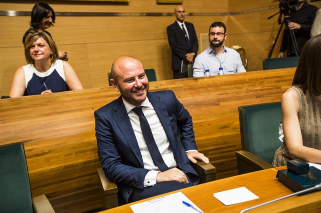 Gaspar avala la legalidad del plus del jefe jurídico de Divalterra pero evita valorar que no lo devuelva