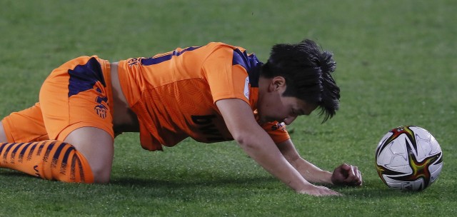 El Valencia salió con un equipo ridículo, y lo consiguió: hizo el ridículo de forma descarada