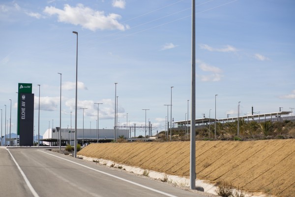 González considera que la estación del AVE en Elche puede ser un 