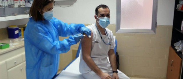 Cecova pide aprovechar a alumnos de Enfermería para la supervisión tras la vacunación