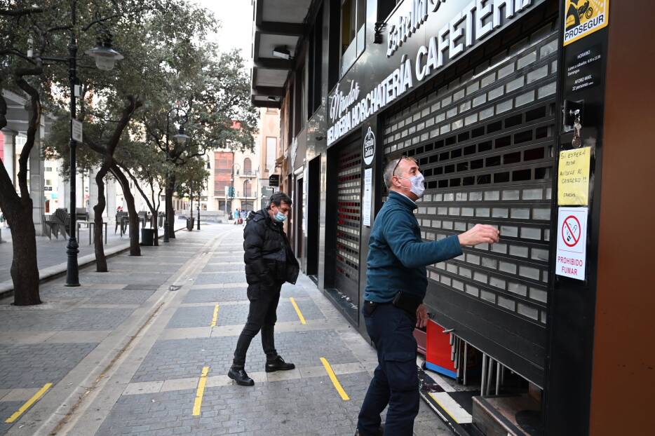 El cierre de la hostelería ya se cobra sus primeras víctimas: 434 ERTE que afectan a 1.261 personas