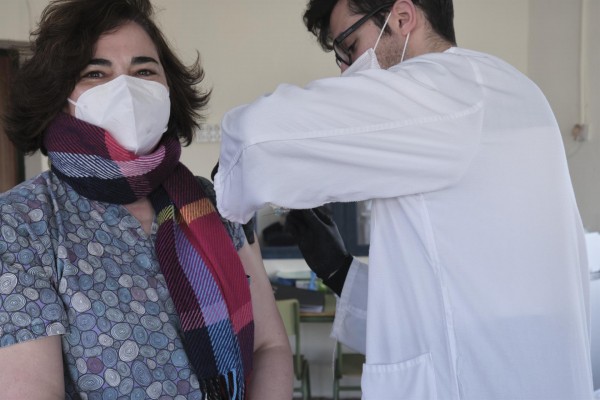Las CCAA administran el 95,9% de las dosis recibidas y 123.697 personas ya han completado el ciclo