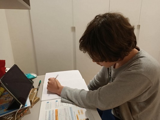 El Gobierno adquirirá casi 51.000 ordenadores con conexión para alumnos vulnerables de la Comunitat 
