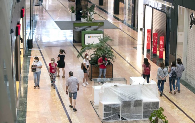 Los comerciantes de la Región cargan contra el cierre a las seis: 