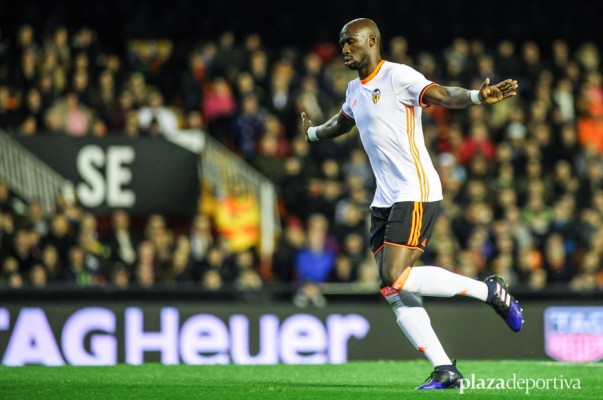 El Galatasaray estrecha el cerco por Mangala