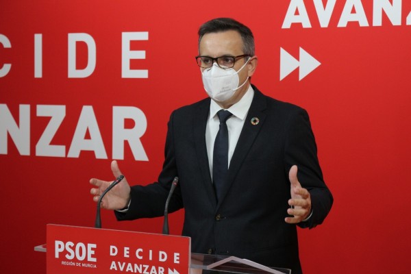 Conesa denuncia que se han vacunado en la Región 