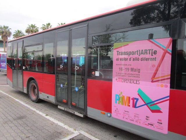 Cinco obras artísticas de alumnos de la UPV recorrerán València en autobuses de la EMT
