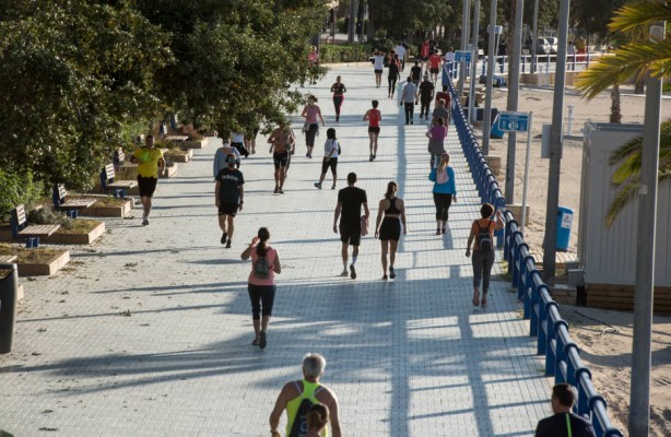 La letra pequeña de las restricciones: no se puede salir a correr en grupo (excepto convivientes); solo en pareja y con distancia