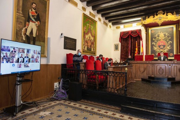 Los contratos menores de Elche y la hostelería calientan el primer pleno del año: amenazas judiciales