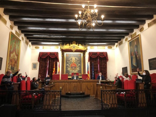 El pleno de Elche aprueba adherirse al fondo covid del Consell y el Ejecutivo rechaza la propuesta de ayudas del PP