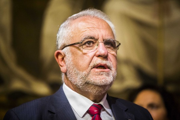 Investigan si Juan Cotino cobró por almacenar letrinas de la visita del Papa en su finca