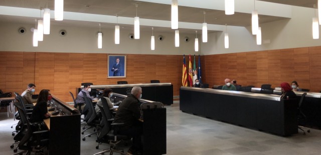 San Vicente cierra parques y bibliotecas a las 18:00h y convoca los órganos colegiados vía telemática