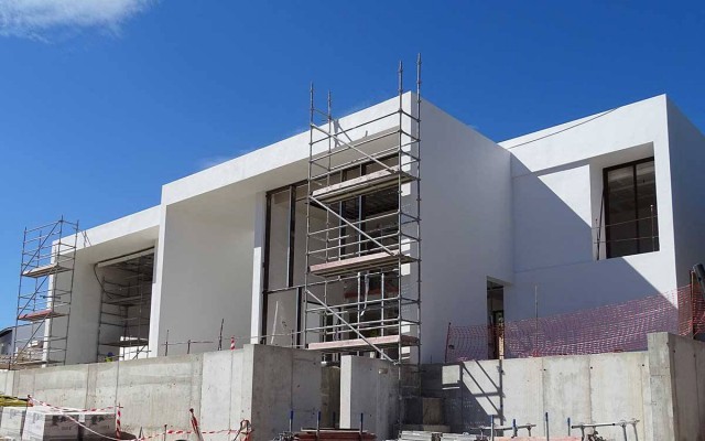 Absuelven a una promotora que cedió sus obras en marcha a otras empresas tras entrar en concurso