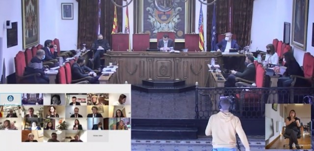 Elche aprueba en pleno la suspensión de la tasa de mesas y sillas y mercadillos para 2021 